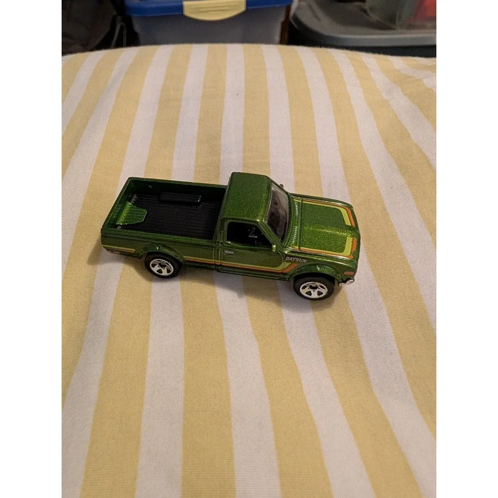 Hot Wheels Datsun 620 Pick Up Truck Green 1:64 Diecast Hot Trucks Loose
